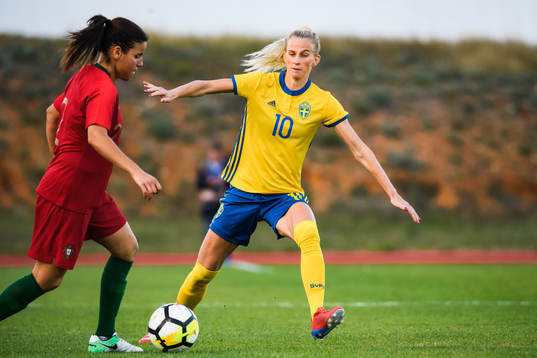 Sofia Jakobsson of Sweden and Monica Mendes of Portugal
