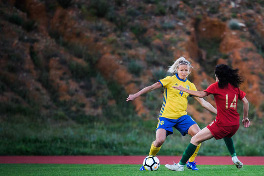 Hanna Glas of Sweden and Dolores Silva of Portugal