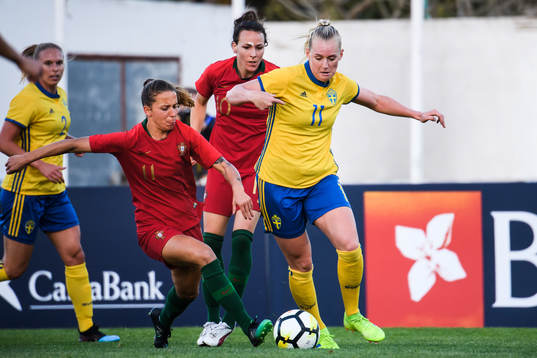 Tatiana Pinto of Portugal and Stina Blackstenius of Sweden