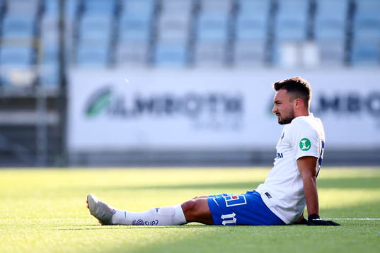 IFK Norrköpings Sead Haksabanovic sitter ner, skadad