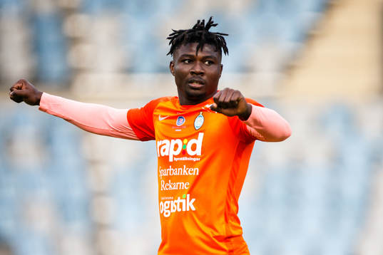 AFC Eskilstunas Samuel Nnamani jublar