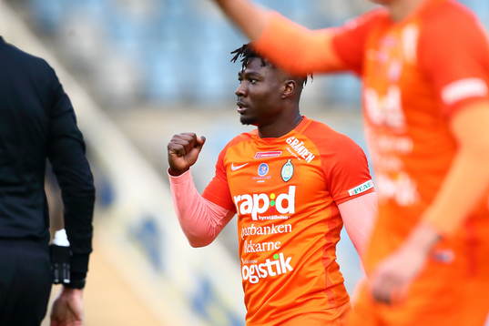 AFC Eskilstunas Samuel Nnamani jublar