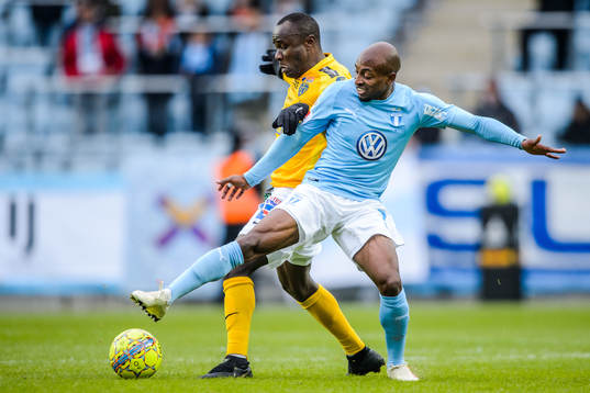 Falkenbergs Nsima Peter  och Malmö FFs Fouad Bachirou