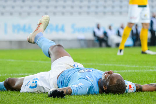 Malmö FFs Carlos Strandberg deppar