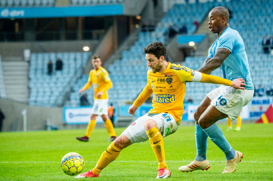 Falkenbergs Tibor Brink Joza mot Malmö FFs Carlos