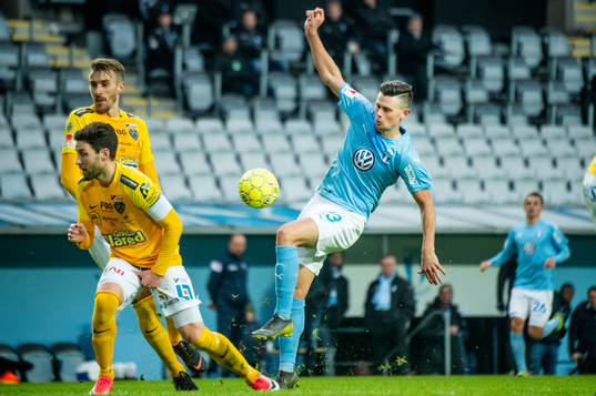 Malmö FFs Marcus Antonsson mot Falkenbergs Tibor Brink Joza