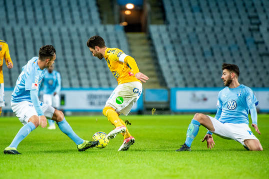 Falkenbergs Tibor Brink Joza mot Malmö FFs Andreas