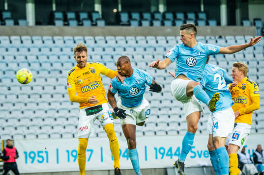 Malmö FFs Carlos Strandberg och Marcus Antonsson mot