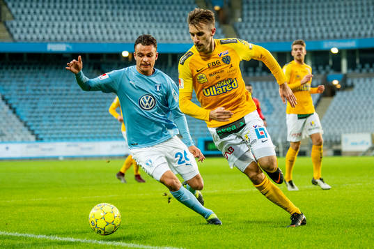 Malmö FFs Andreas Vindheim mot Falkenbergs Tobias Karlsson