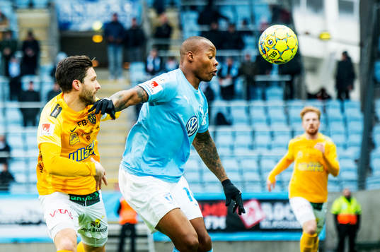 Falkenbergs Tibor Brink Joza mot Malmö FFs Carlos