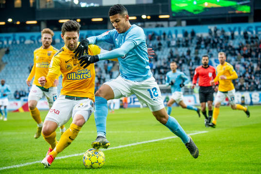 Falkenbergs Tibor Brink Joza mot Malmö FFs Romain Gall