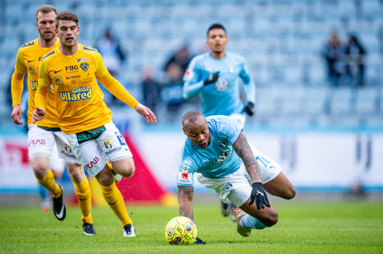 Malmö FFs Carlos Strandberg mot Falkenbergs Marcus