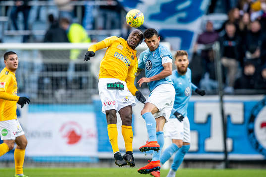 Falkenbergs Nsima Peter och Malmö FFs Behrang Safari
