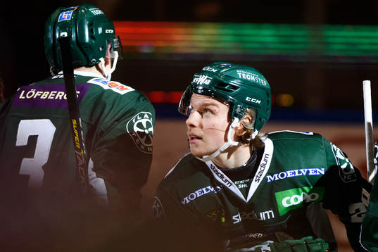 Färjestads Oskar Steen jublar
