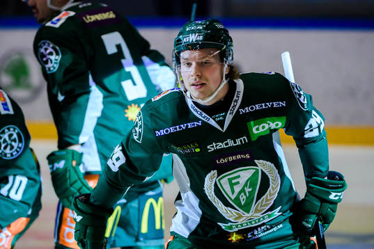 Färjestads Oskar Steen jublar