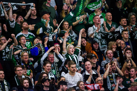 Färjestads supportrar jublar