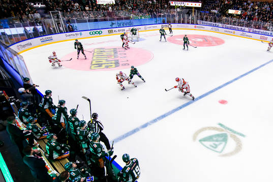 Färjestads spelare mot Moras