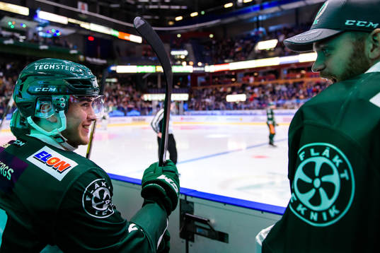 Färjestads Michael Lindqvist och målvakt Markus Svensson