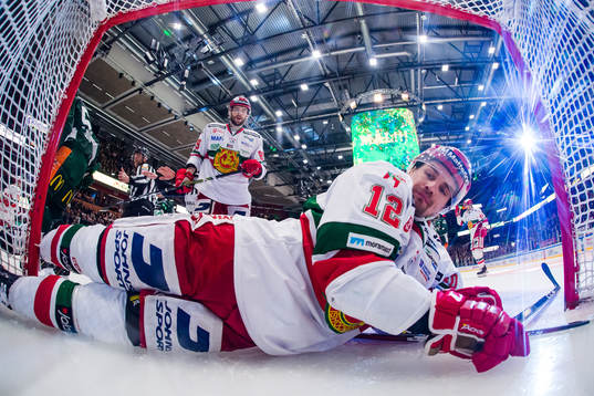 Moras Ryan Johnston och Kevin Gagné deppar