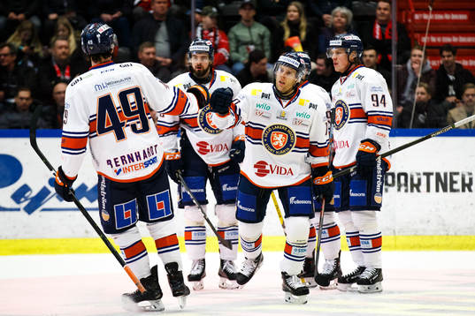 Växjös Kris Versteeg jublar