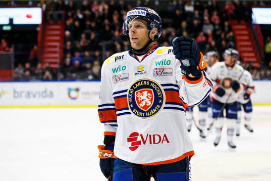 Växjös Kris Versteeg jublar