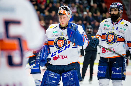 Växjös målvakt Viktor Andrén deppar