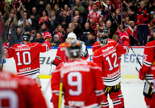 Örebros målvakt Jhonas Enroth jublar