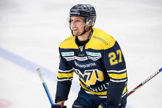s David Gustafsson jublar