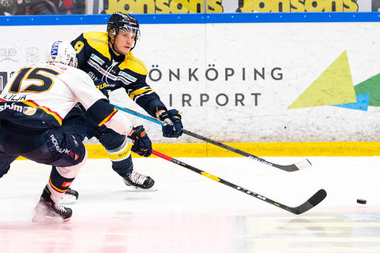 s Didrik Strömberg och Djurgårdens Jakob Lilja (rygg mot