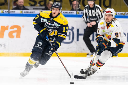 s Isac Brännström och Djurgårdens Axel Jonsson Fjällby