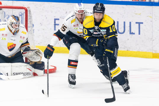 s Martin Thörnberg och Djurgårdens Alexander Urbom