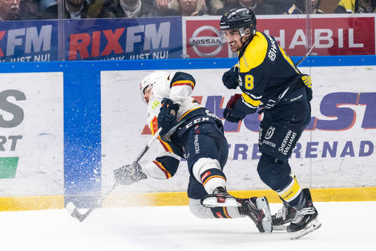 s Nils Andersson och Djurgårdens Emil Bemström