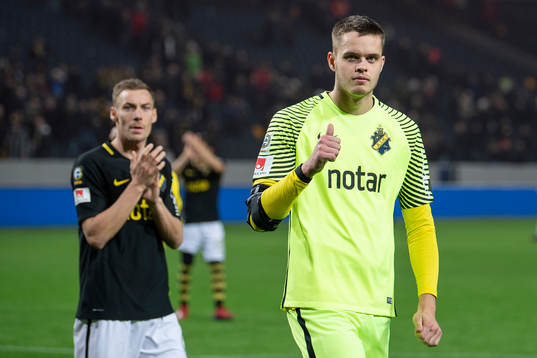 s Magnar Ödegaard (v) och målvakt Oscar Linnér (h) jublar