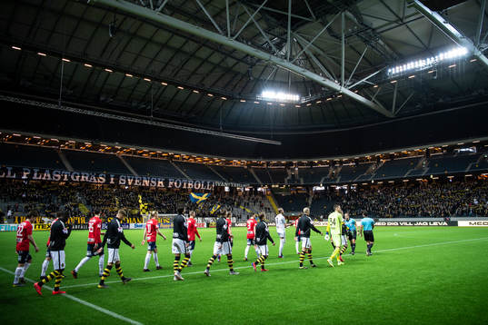 s och Örgrytes spelare gör entré