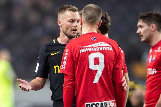 s Sebastian Larsson och Örgrytes Simon Nilsson i en