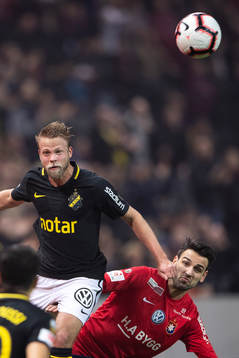 s Daniel Sundgren i en nickduell med Örgrytes Oliver