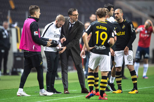 s assisterande tränare Patric Jildefalk(v) och tränare