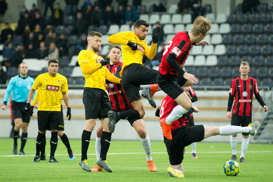 Häckens Ahmed Yasin med en målchans
