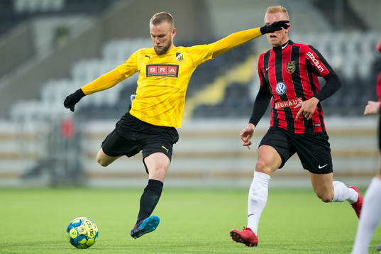 Häckens Alexander Faltsetas  skjuter ett skott