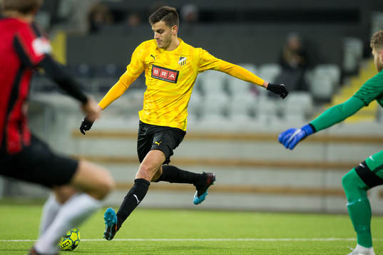 Häckens Alexander Jeremejeff skjuter 1-0