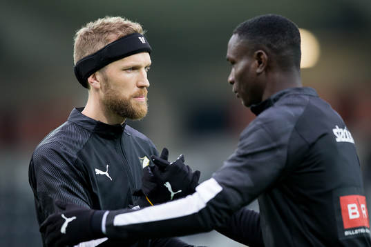 Häckens Rasmus Lindgren och Elohor Ekpolo  innan