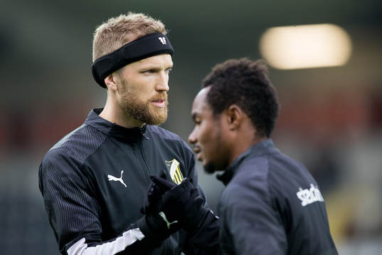 Häckens Rasmus Lindgren och Nasiru Mohammed  innan