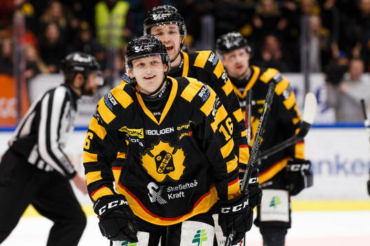 Skellefteås Linus Lindström jublar