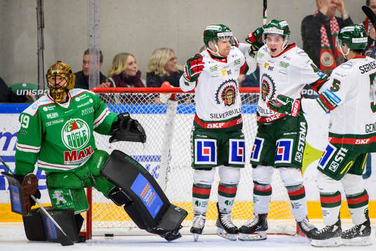 Frölundas Ryan Lasch jublar med lagkamrater