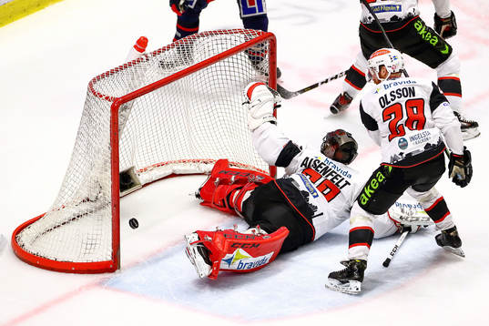 Nära mål bakom Malmö Redhawks målvakt Oscar Alsenfelt