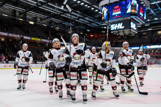 Malmö Redhawks spelare  jublar