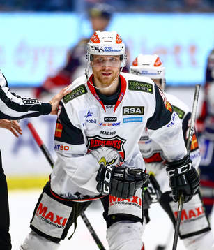 Malmö Redhawks Max Görtz jublar