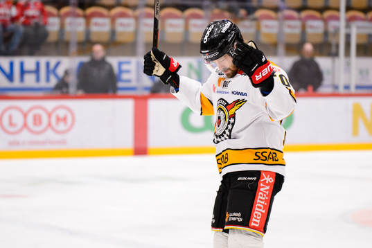 Luleås Daniel Sondell jublar