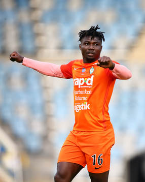 AFC Eskilstunas Samuel Nnamani jublar