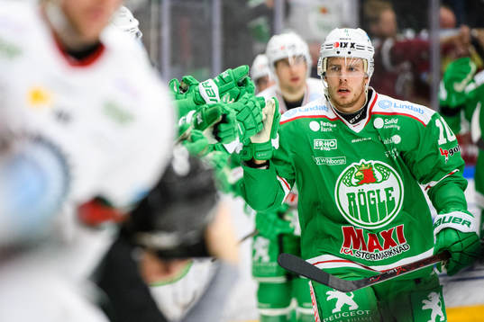 Rögles Matt Carey jublar